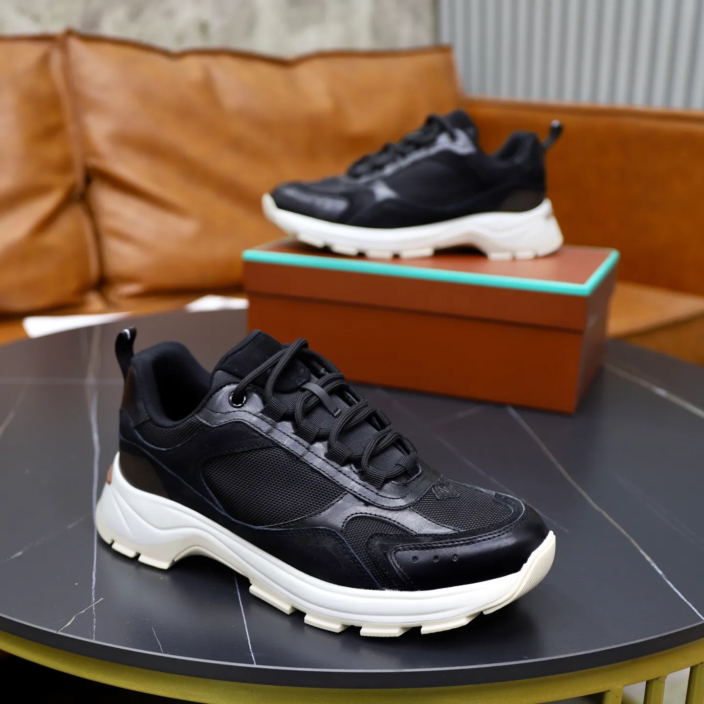 Factory price: 💰520Loropiana LP men's shoes ♞size; 38-44 "45.46 customization" cowhide stitching. It is really easy to wear, lazy, loose, casual, perfect comfort. There are many color choices, and they all look good with clothes. Is it true that Loropiana can bring social value? “Loropiana is the best thing money can buy”